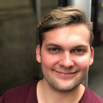 Headshot of Tom Blushi