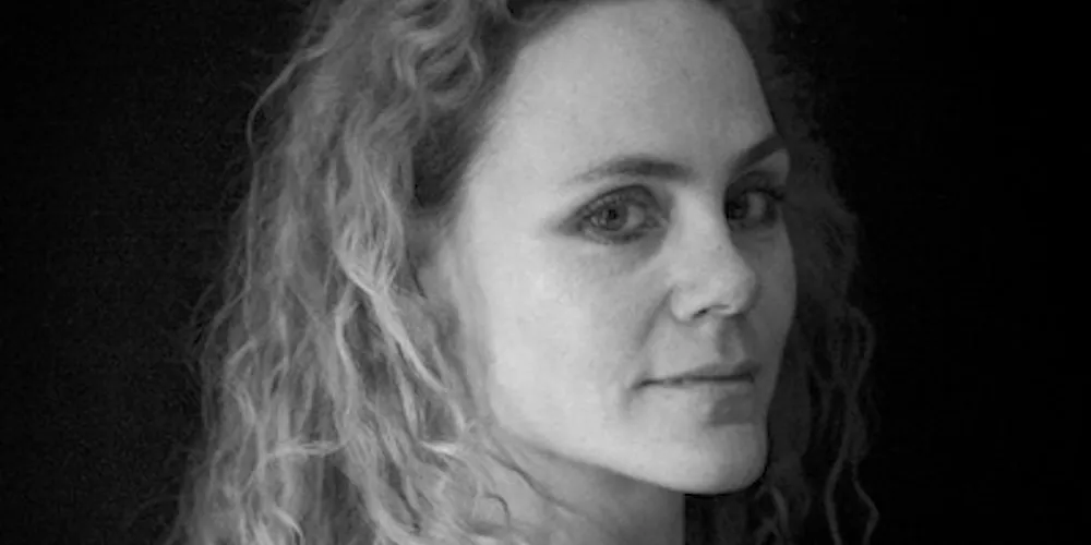 Headshot of Moara Passoni