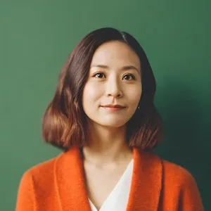 headshot of Silvia Chen