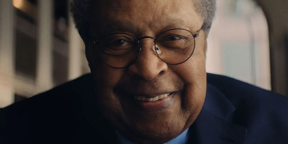 close-up of a man wearing glasses