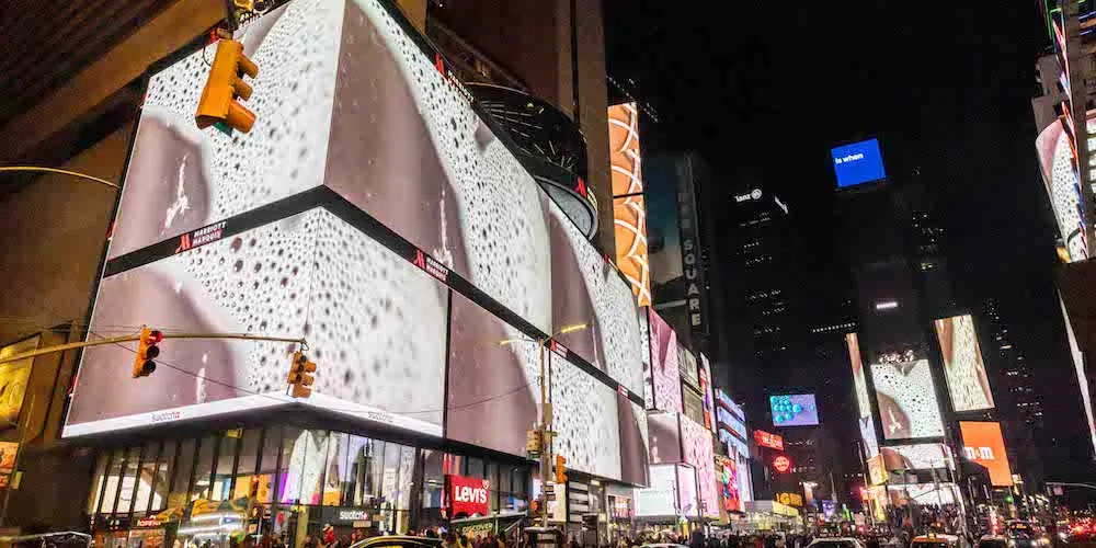 Ilana Harris-Babou '16, 'Liquid Gold,' (2023). Photography by Michael Hull, courtesy of Times Square Arts.