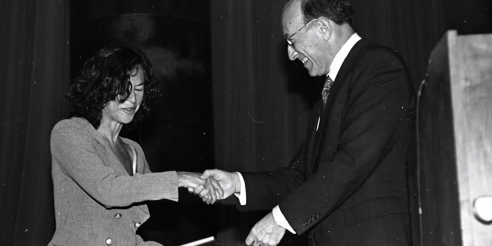Former student Louise Glück accepting the 1993 Pulitzer Prize in Poetry for 'The Wild Iris'
