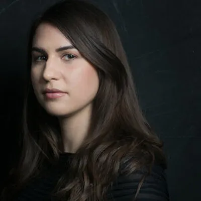 Azareen Van Der Vliet Oloomi