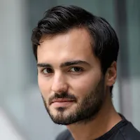 Headshot of Andrés Fernández