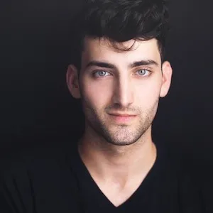Photo of Justin Aaron Halle