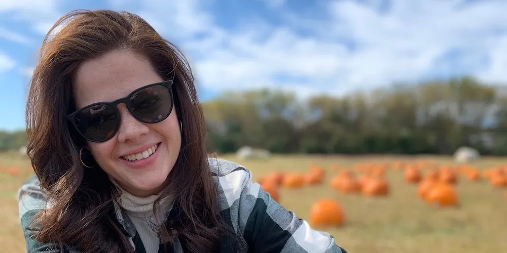 Brunette white woman in a pumpkin patch