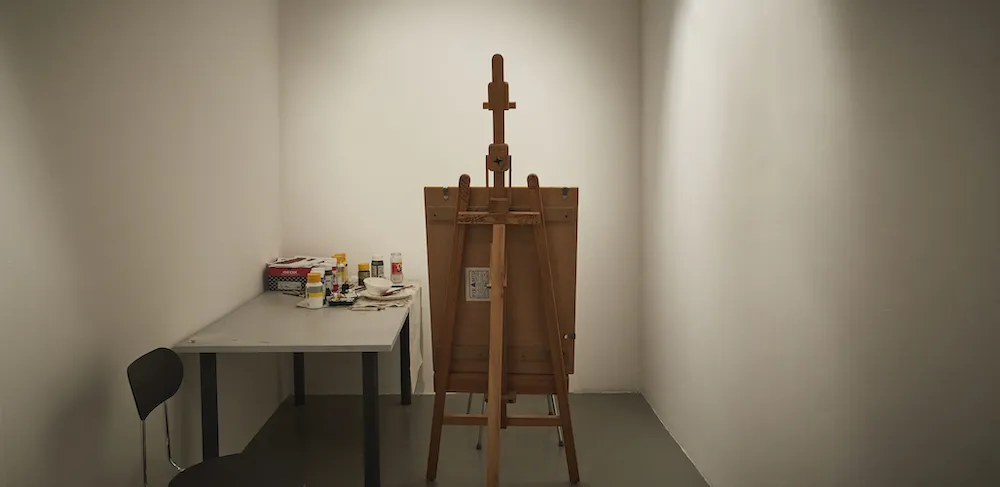 Portrait Sessions, 2016, Private studio within the exhibition space (courtesy of the artist and Tashkeel)