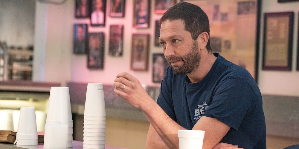 Ebon Moss-Bachrach (CC '99) as Richie Jerimovich in 'The Bear' a man in a diner