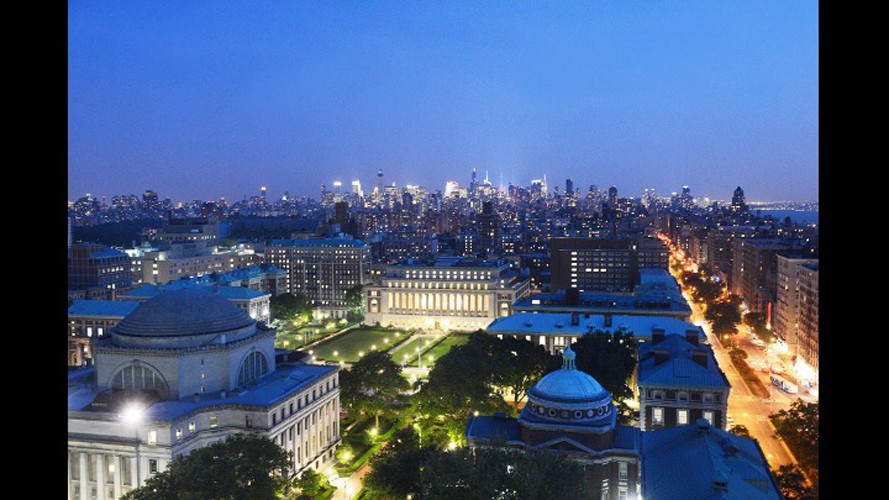 Picture of Columbia University Morningside campus at night.