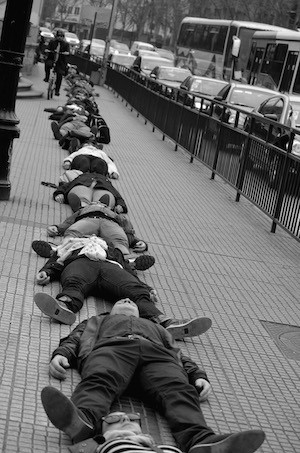 '#QuererNOver' 1200 participants lie down on the streets of Santiago to commemorate the 1200 Detenidos Desaparecidos. Photo by Edison Araya