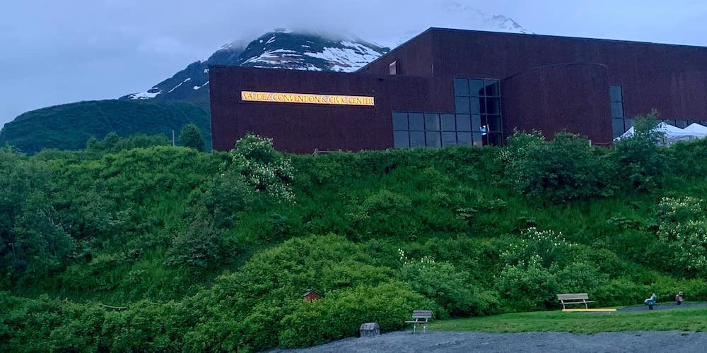 A building with mountains in the background. 