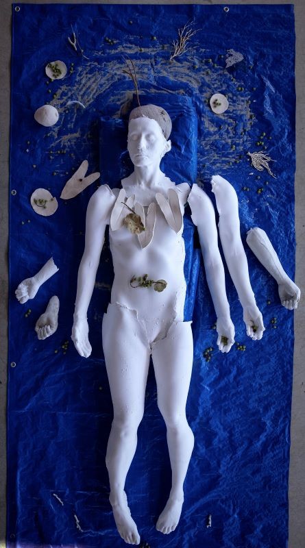 En Mis Sueños, 48"x 20'x 20', Plaster, Blue tarp, Collected sand from Key Biscayne, Coconuts, Snail shells, Ceramics, photography by Peter Vahan fragments of white mannequins on blue tarp