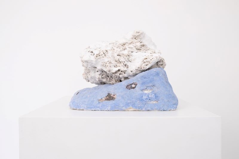 Ultra Ultra Mare! Issues Gallery Stockholm, 2021 (limestone, lime mortar, oyster shells, lapis lazuli) art installation made from various stones