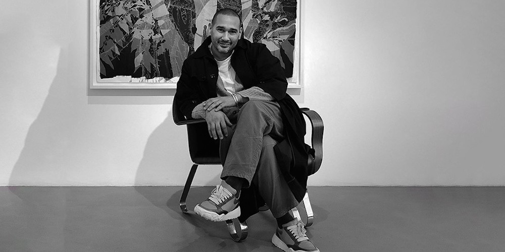 David Antonio Cruz in front of painting
